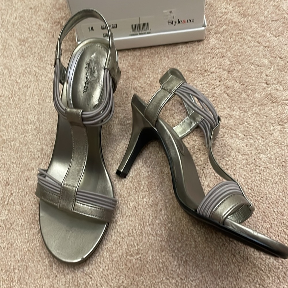 Style & Co. Brandy heeled silver sandals size 9M